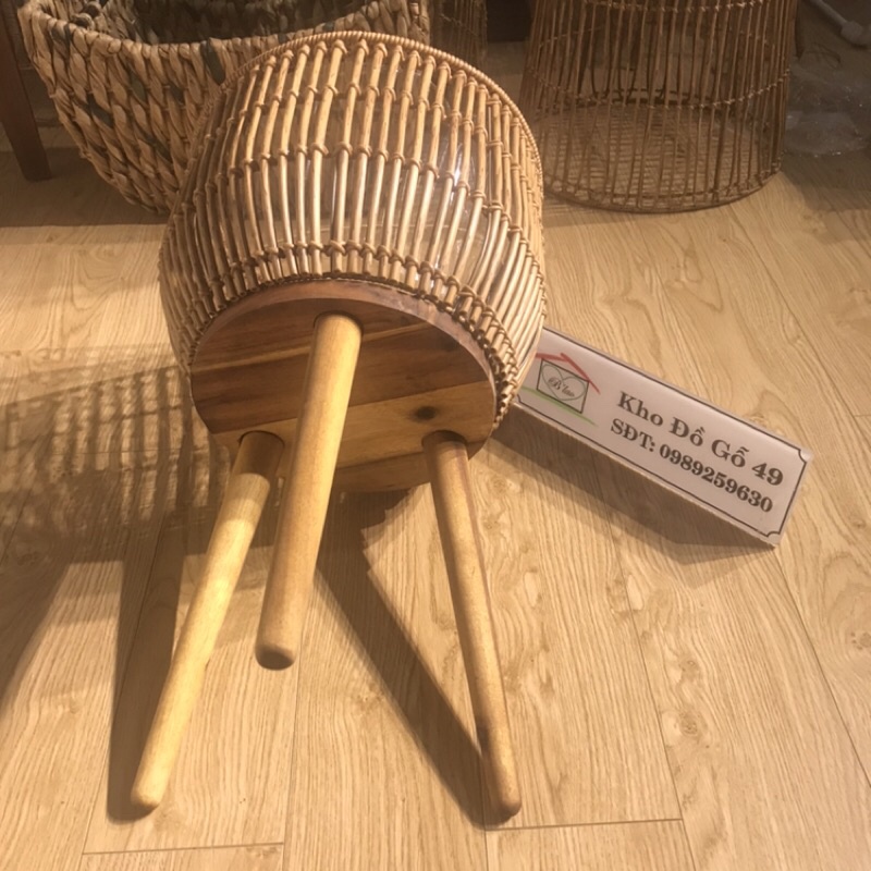 Chậu cây đan giả mây kèm đế gỗ KT: W34xH55cm, giá web 89.99$