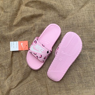 dép quai ngang nike-màu hồng đóm dành cho nữ kèm hộp hàng xịn