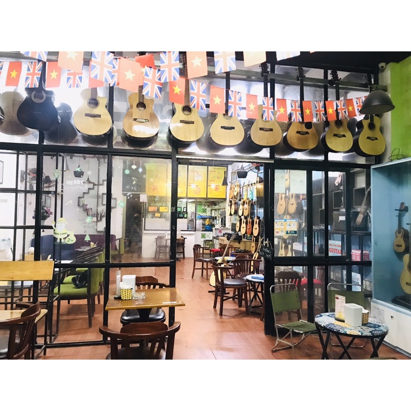 Móc treo guitar dài có thể điều chỉnh hướng xoay của đàn. Giá treo đàn guitar loại dài.
