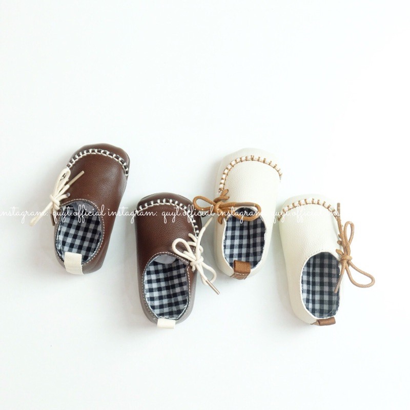 Giày tập đi vintage