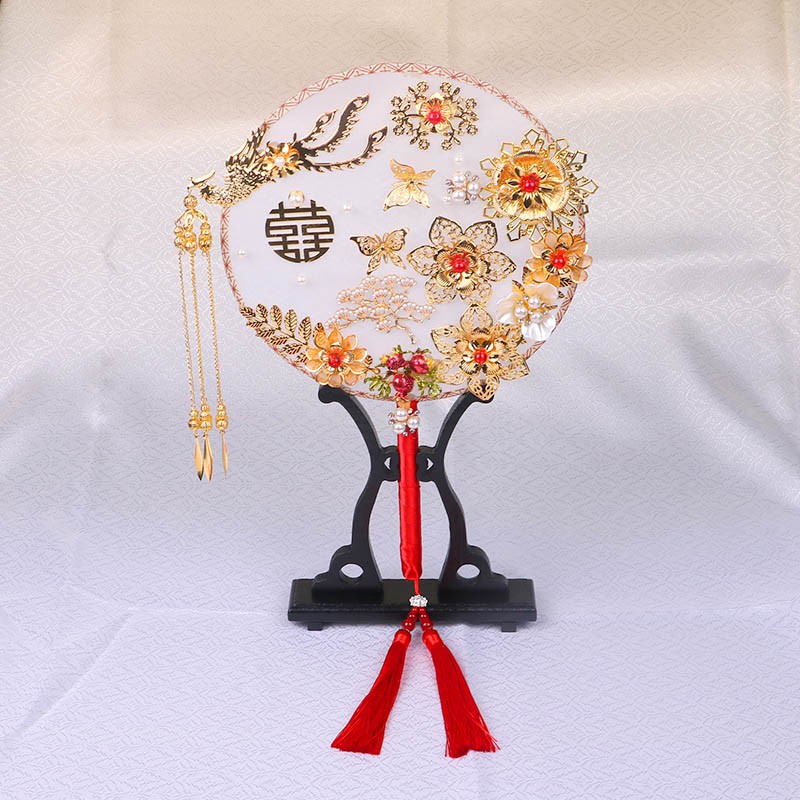 Quạt tròn cầm tay phong cách Trung Hoa thanh lịch sang trọng cho cô dâu