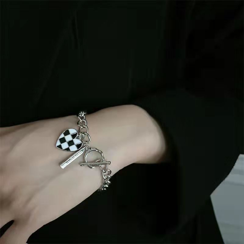 Vòng cổ Mayebe Lavend họa tiết kẻ ô vuông trắng đen phong cách Hàn Quốc