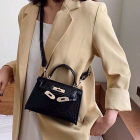 Túi Xách HM Vân Da Rắn Size 20cm 2 màu Đen/Trắng