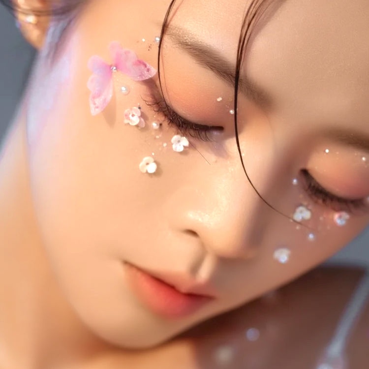 Miếng Dán Trang Điểm Mắt Kiểu Kim Cương Ngọc Trai Xinh Xắn