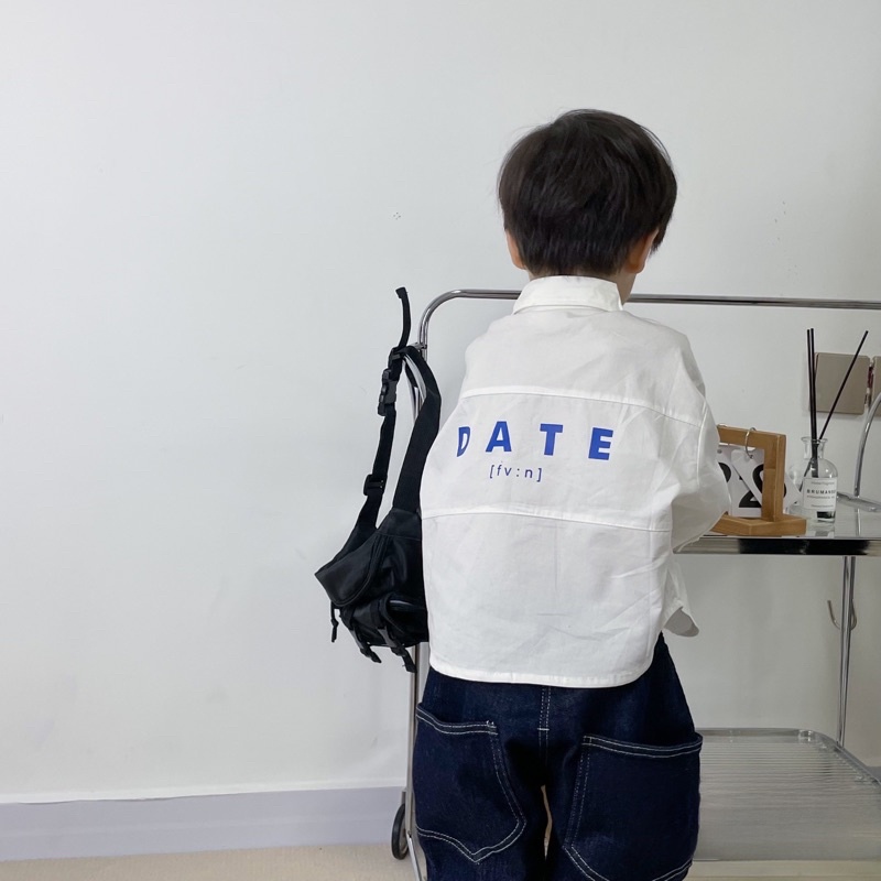 Áo sơ mi bé trai Batala kids áo kaki thô trắng bé trai bé gái Hàn Quốc in chữ cho bé từ 9-25kg SMTR01