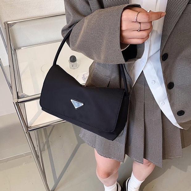 Túi xách nữ đeo vai cỡ lớn khóa kim loại hình tam giác vải oxford