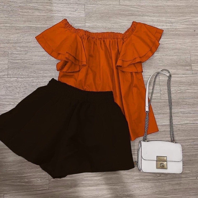 Set áo trễ vai cánh tiên bèo tầng mix quần sooc đùi chất thô lụa bệt vai