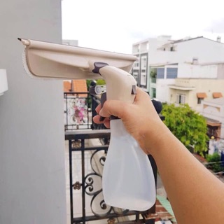Cây lau kính kèm bình xịt Lock&lock