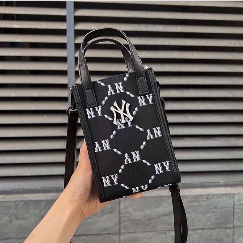 Túi Phone Pouch đeo chéo MLB