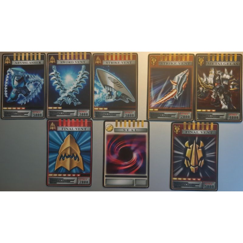 Combo hai bộ thẻ Avent Card nhựa của Kamenrider Abyss và Gai trong Ryuki.