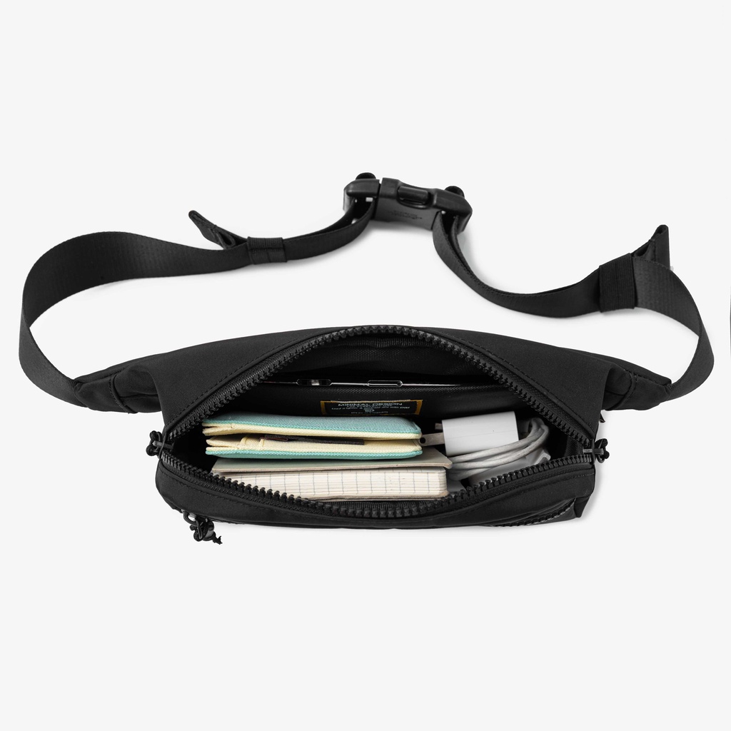 Túi đeo chéo DIM Casual Bumbag - Chất liệu chống thấm nước | BigBuy360 - bigbuy360.vn