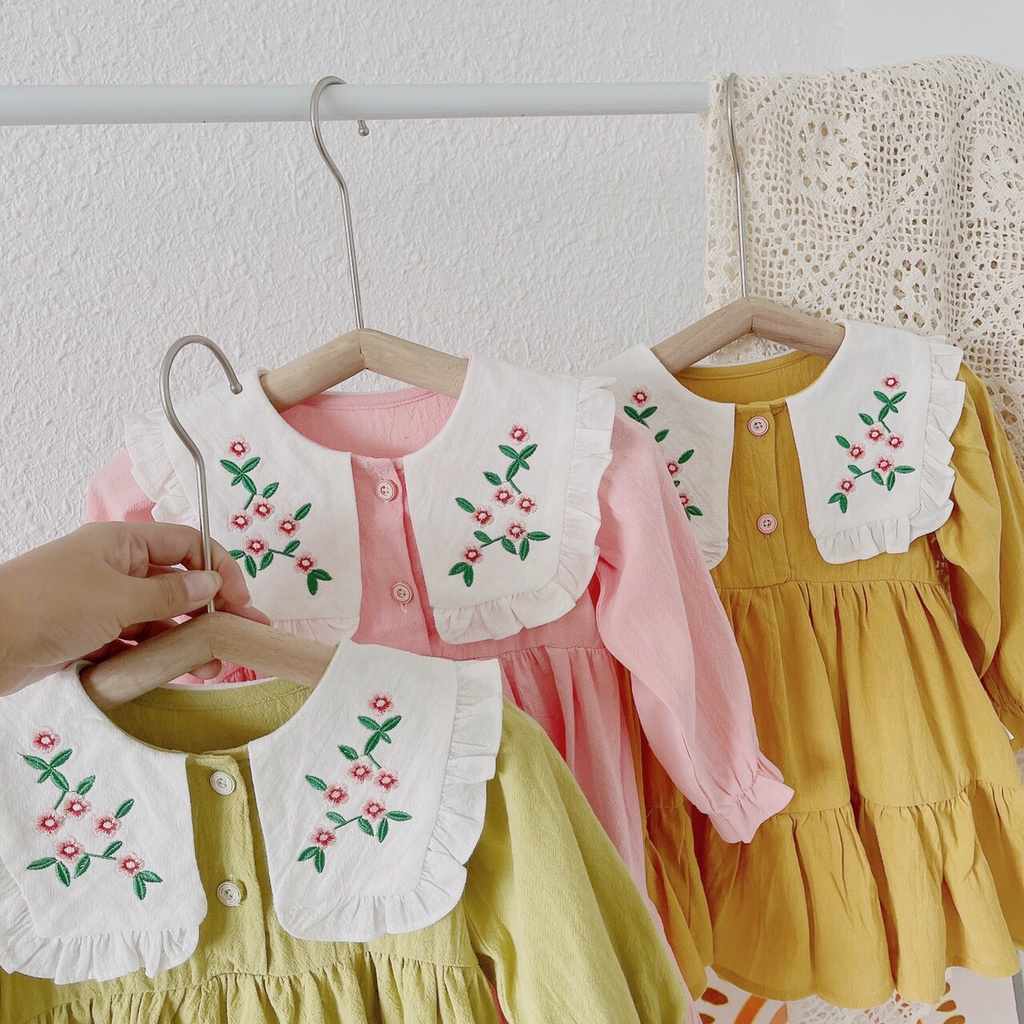 Váy thu chất thô cara mềm, cổ trắng viền bèo thêu hoa cho bé gái 1-5 tuổi (Mã 220502)