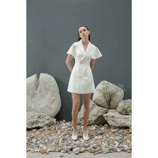 COCOSIN - Đầm Vest Trắng Đính Nút