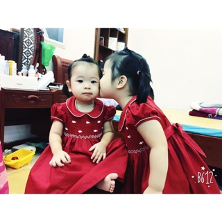 Váy đỏ ngắn tay dành cho bé gái