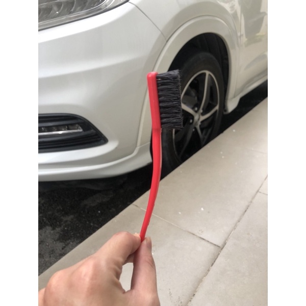 Bàn chải rửa xe - Dùng để chà nhông sên dĩa và chi tiết kim loại