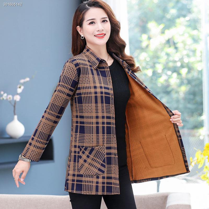 Áo khoác bằng vải nhung dày kẻ sọc thời trang thu đông cho phụ nữ trung niên 50 tuổi