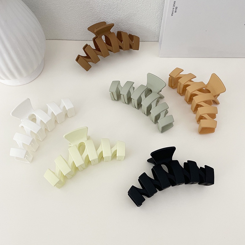 Women Korean INS Style Geometric Hollow Shark Grappling Clips / Girls Fashion Big Hair Claw
