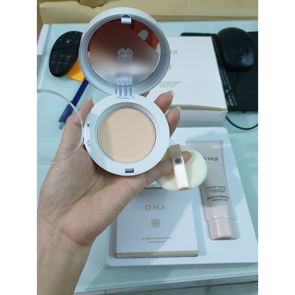 Phấn phủ dưỡng trắng dạng nén Ohui (Ohui Ultimate Brightening Varnishing Pact special set) 3 sp