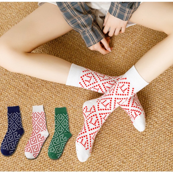 Vớ chấm bi cao cổ Nam Nữ phong cách thể thao, trẻ trung, năng động.