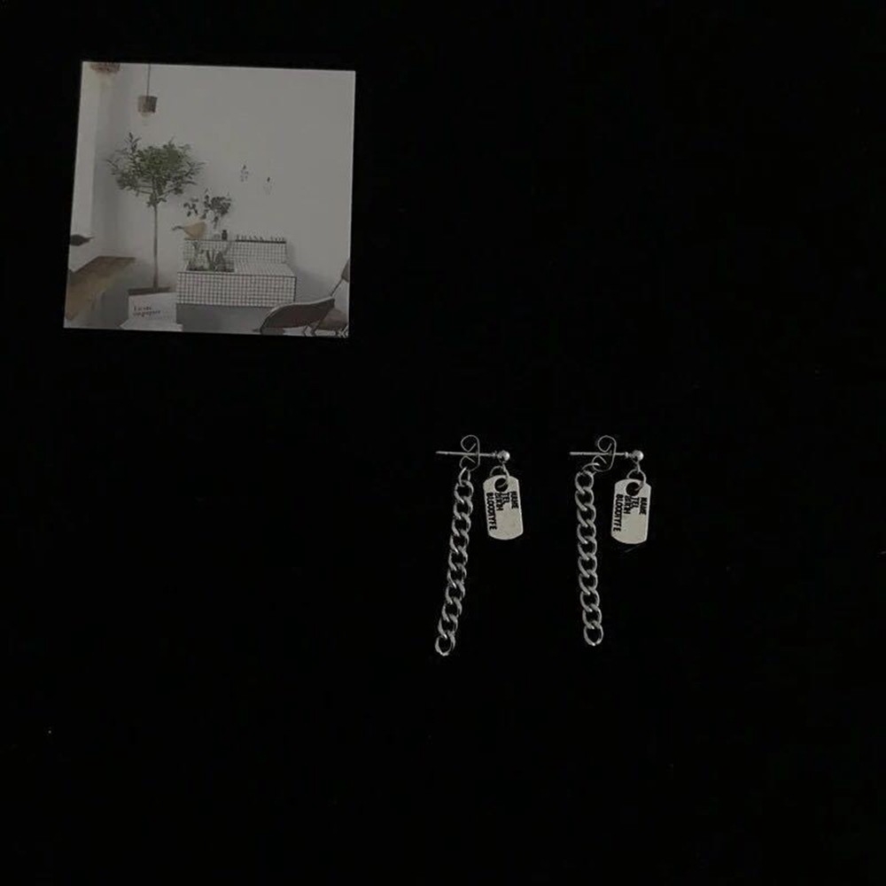 Khuyên Tai Nữ Trang Dáng Dài Tạo Hình Chữ Độc Đáo Cá Tính