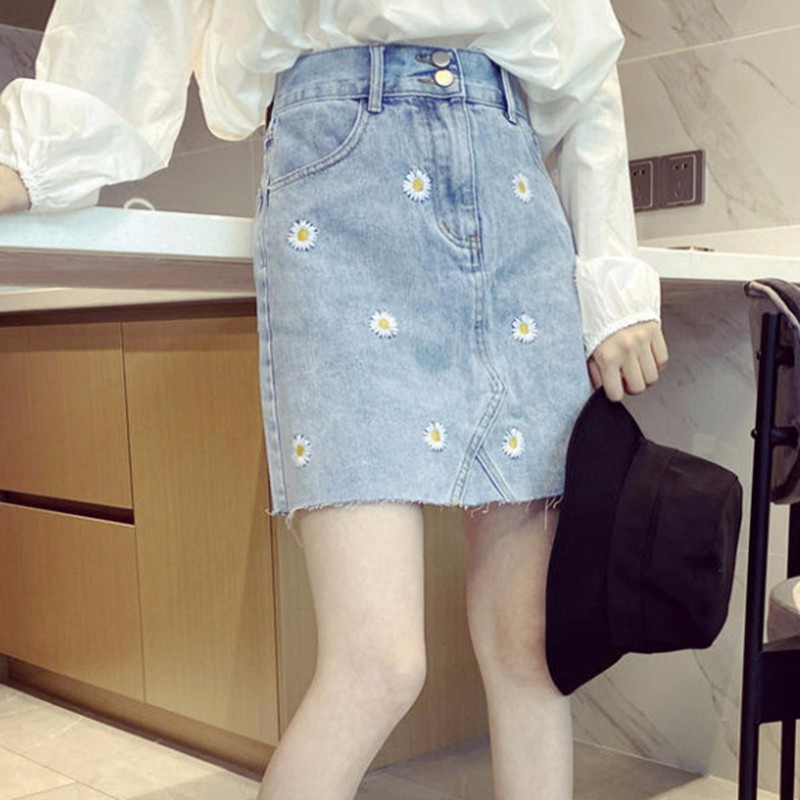 Chân váy denim dáng chữ A thêu hoa cúc kiểu Hàn Quốc | BigBuy360 - bigbuy360.vn