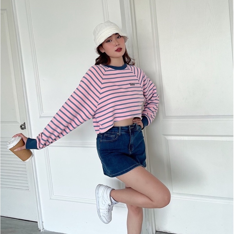 Áo sweater lửng TOPTIFY kẻ sọc đính logo chất cotton cua dày dặn Greater Power Top