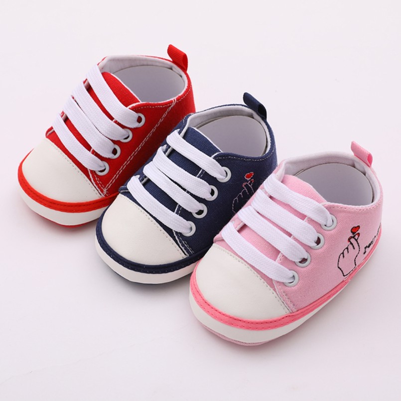 Giày Sneaker Tập Đi Đế Mềm Hoạ Tiết Chữ Cho Bé 0-18 Tháng Tuổi