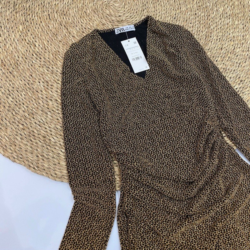 Váy nhũ xoắn eo cổ V | BigBuy360 - bigbuy360.vn