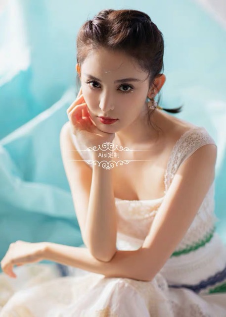 Đầm midi ren xoè Cổ Lực Na Trát