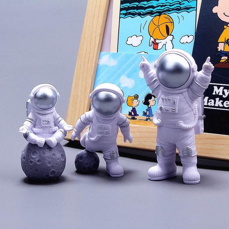 Phi hành gia trang trí