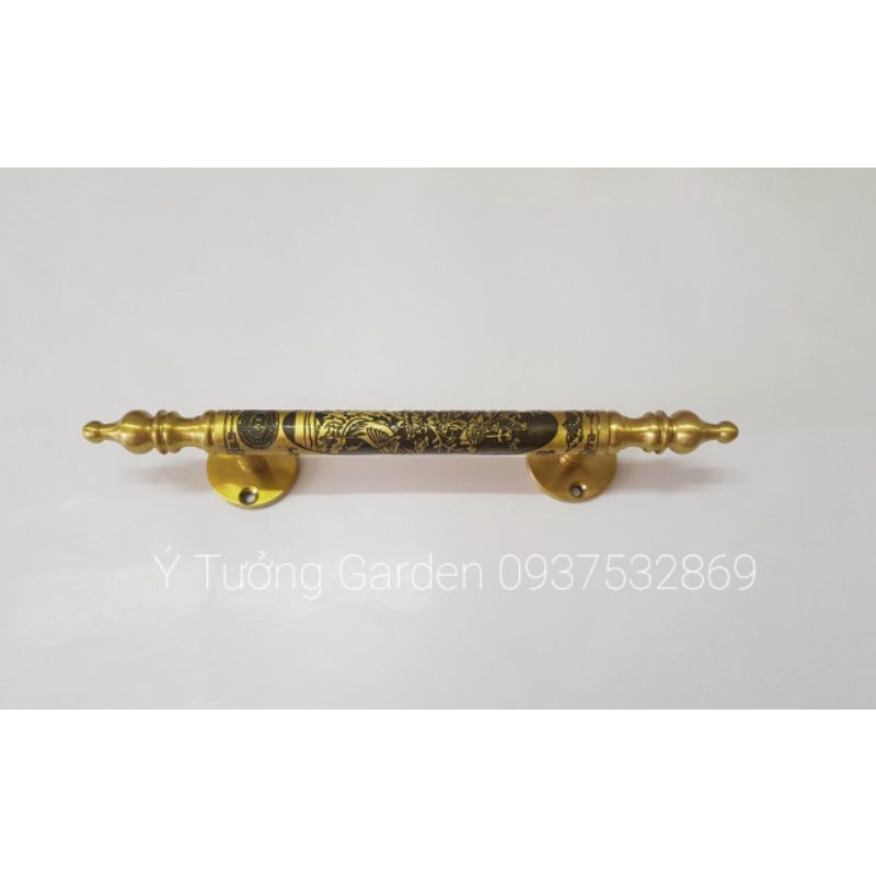 Tay nắm cổng vàng hoa văn