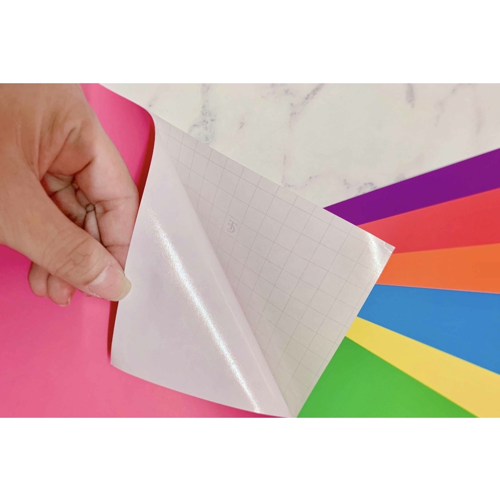 Xấp 70 tờ giấy màu thủ công  có keo dán kẻ ô caro khổ 17x21cm