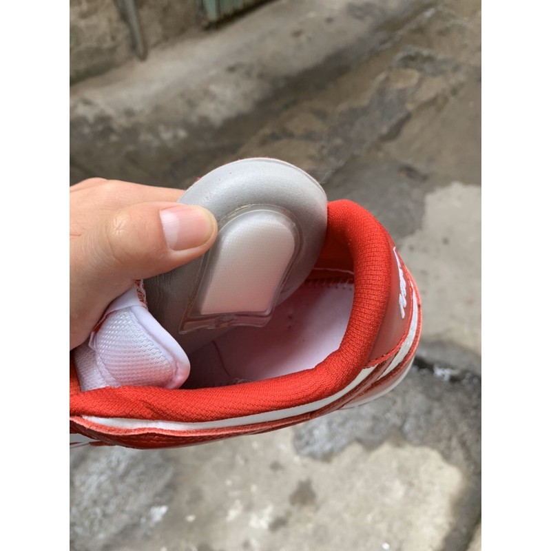 Giày thể thao SB đỏ trắng mang hằng ngày