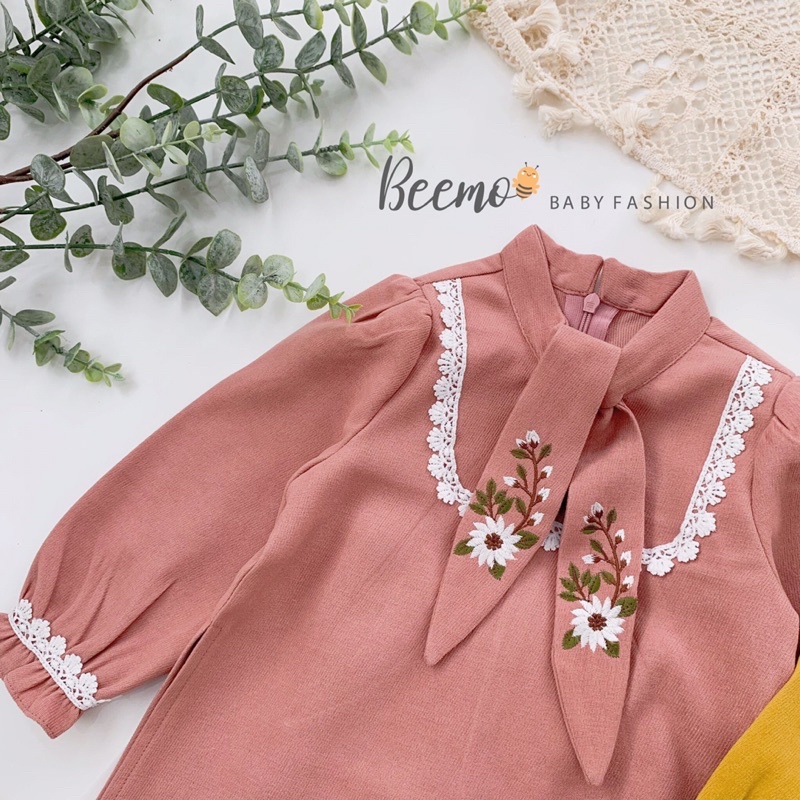 Áo dài Beemo nơ cổ thêu hoa chất liệu nhung tăm mềm mại cao cấp cho bé 10-23kg-21B055