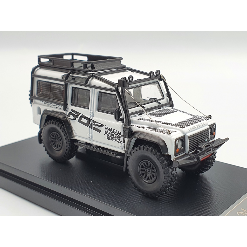 Xe Mô Hình Land Rover Defender 110 Tỉ lệ 1:64 Hãng sản xuất Master ( Trắng )