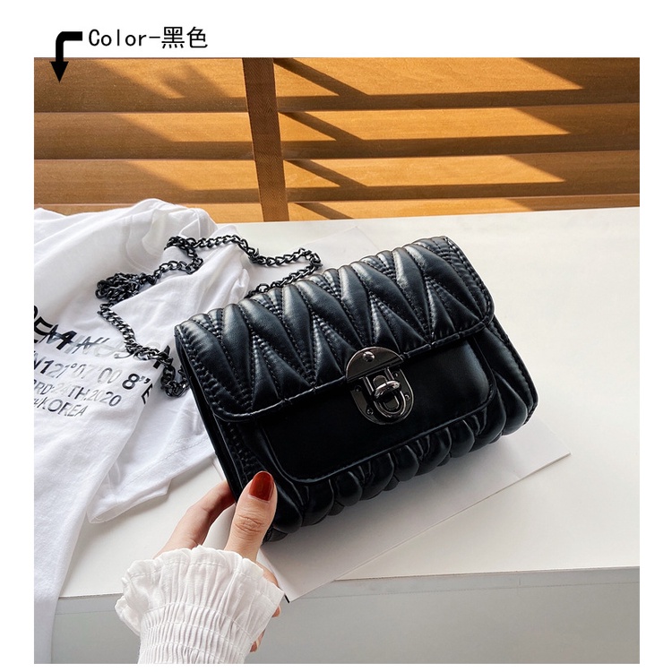 Túi Đeo Nữ Dây Xích Khóa Bầu Dục SP2440