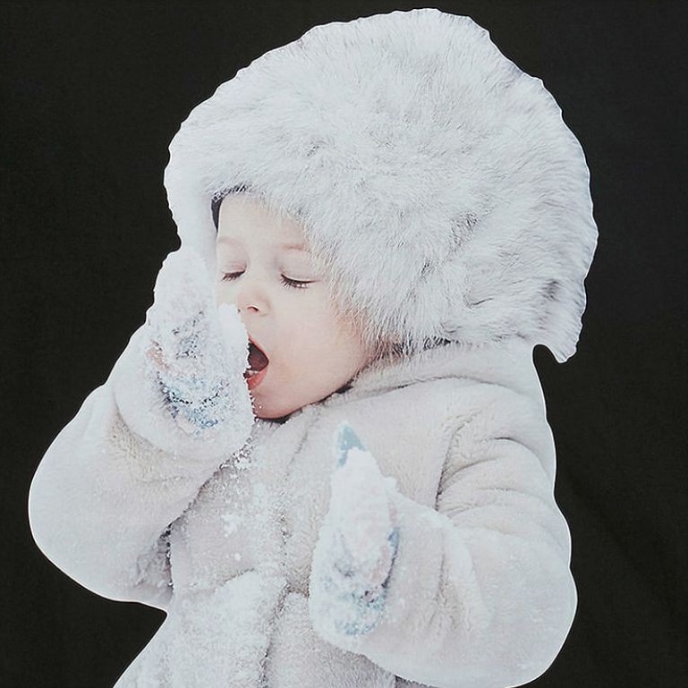 Áo Thun ADLV In Hình Bé Tuyết  - Ảnh Chụp Tại Shop