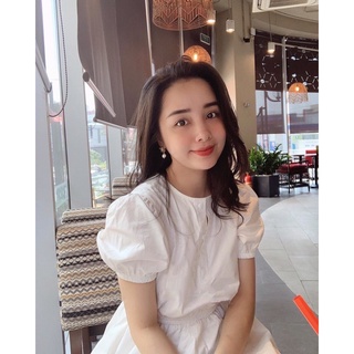 Đầm trắng dáng xoè bồng cổ đức