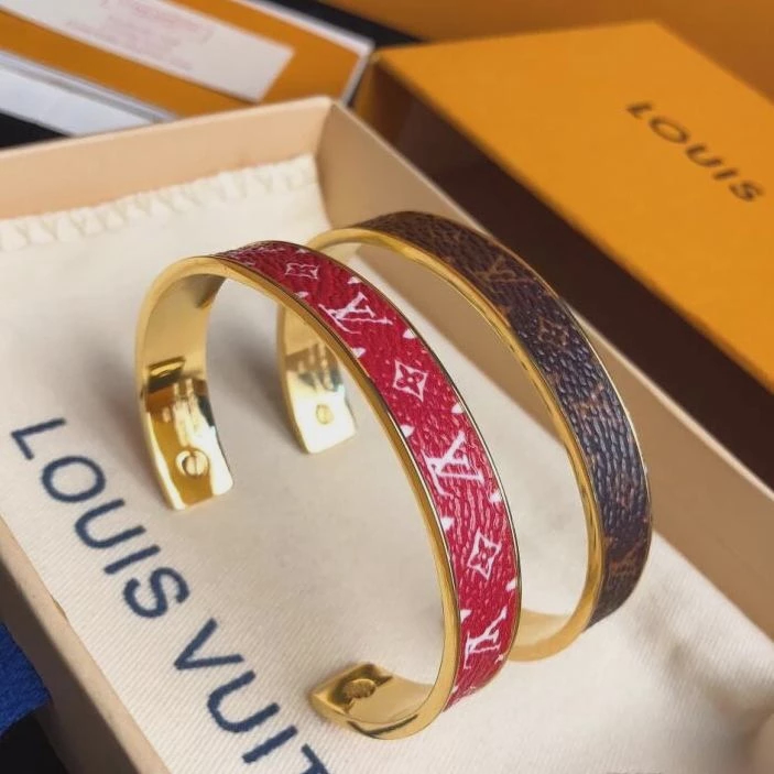 Vòng đeo tay Louis Vuitton Wild LV sành điệu | BigBuy360 - bigbuy360.vn