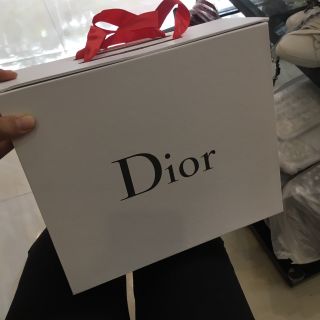 Box hãng, hộp nam châm cho túi xách.