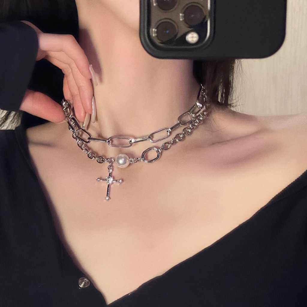 Dây chuyền hai lớp đính ngọc trai phối mặt thánh giá sành điệu