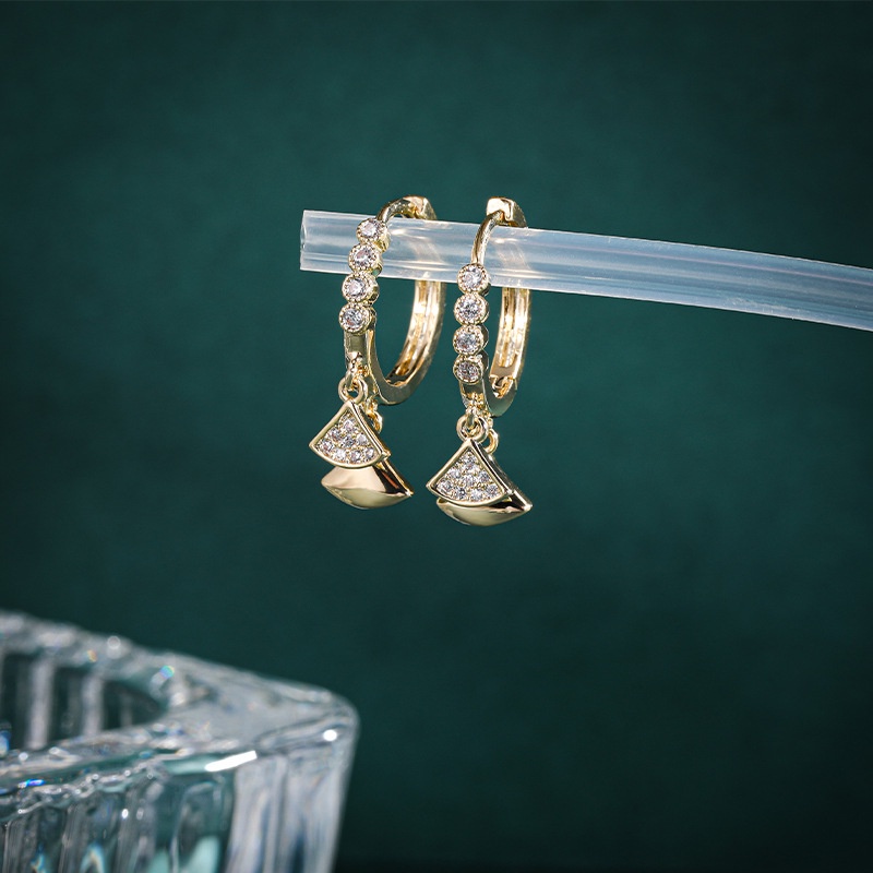 Khuyên Tai Hình Quạt Đính Đá Zircon Tròn Mỏng Dễ Phối Đồ Phong Cách Hàn Quốc Hàng Mới Cho Nữ