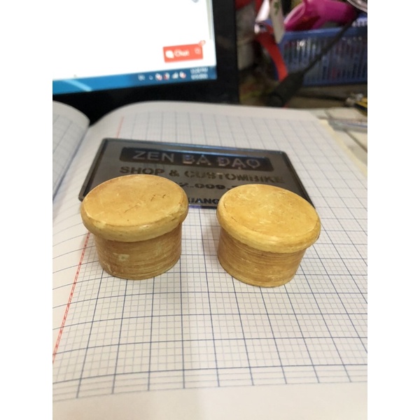 Nút chụp gắp màu vàng gỗ