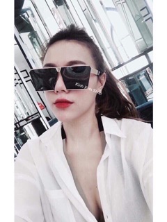 Kính râm sành điệu thời trang