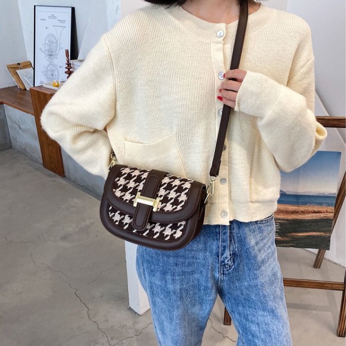 Túi Đeo Chéo Vai Kiểu Dáng Thời Trang Sành Điệu Cho Nữ