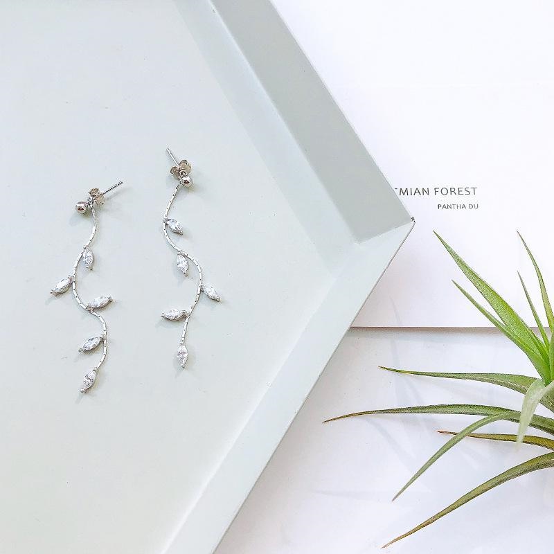 Khuyên Tai Hình Lá Mạ Vàng Sang Trọng