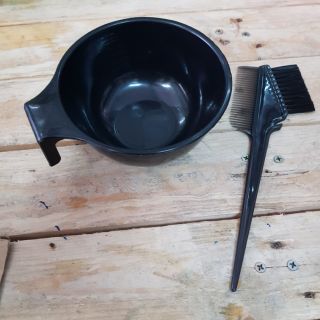 Chén và cọ đựng thuốc uốn, duỗi, nhuộm