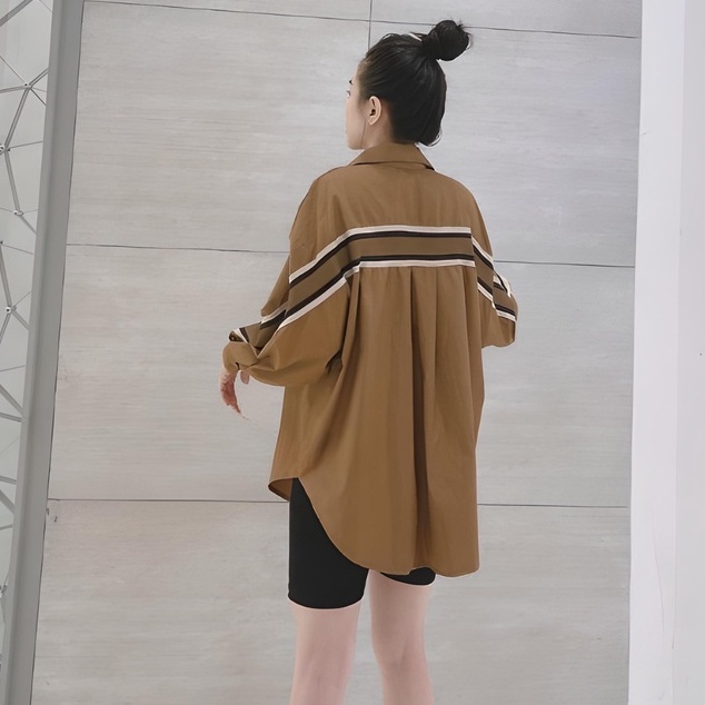 Áo sơ mi nâu viền sau fom rộng cá tính