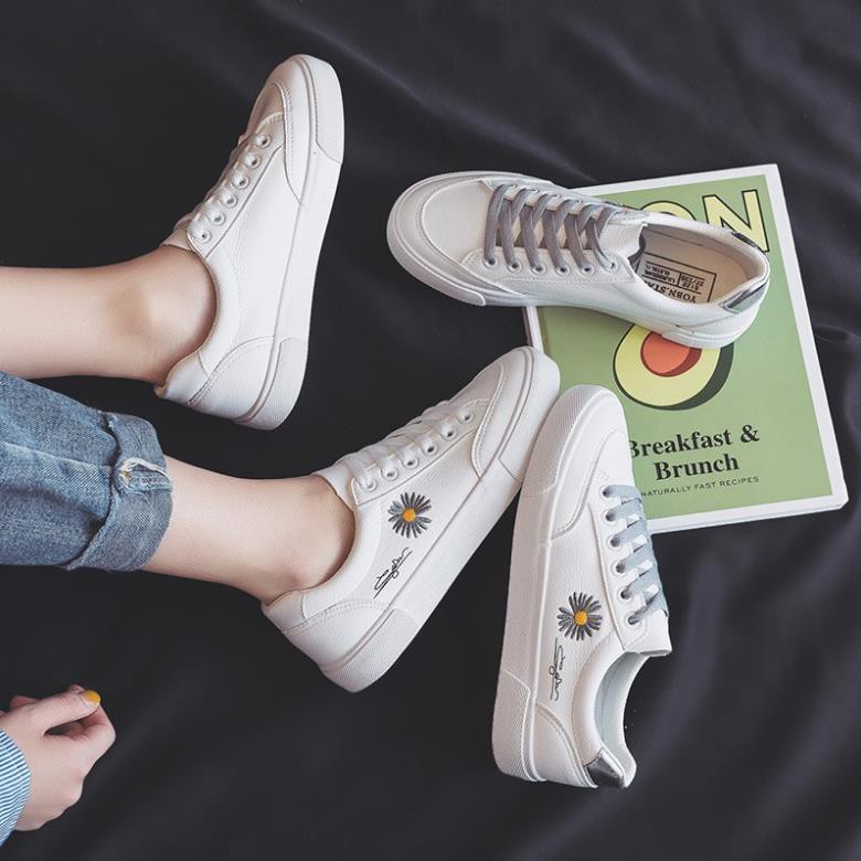( HÀNG MỚI VỀ ) Giày BATA Trắng Họa Tiết Hoa Cúc Siêu Xinh B980 2020 . . ˢ . ^ ' . !
