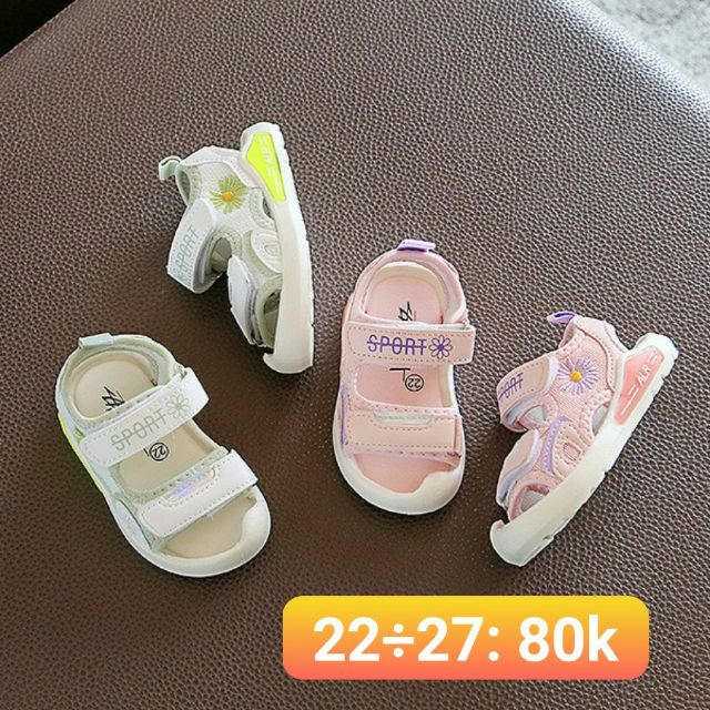 Dọ gấu đính hoa cho bé gái